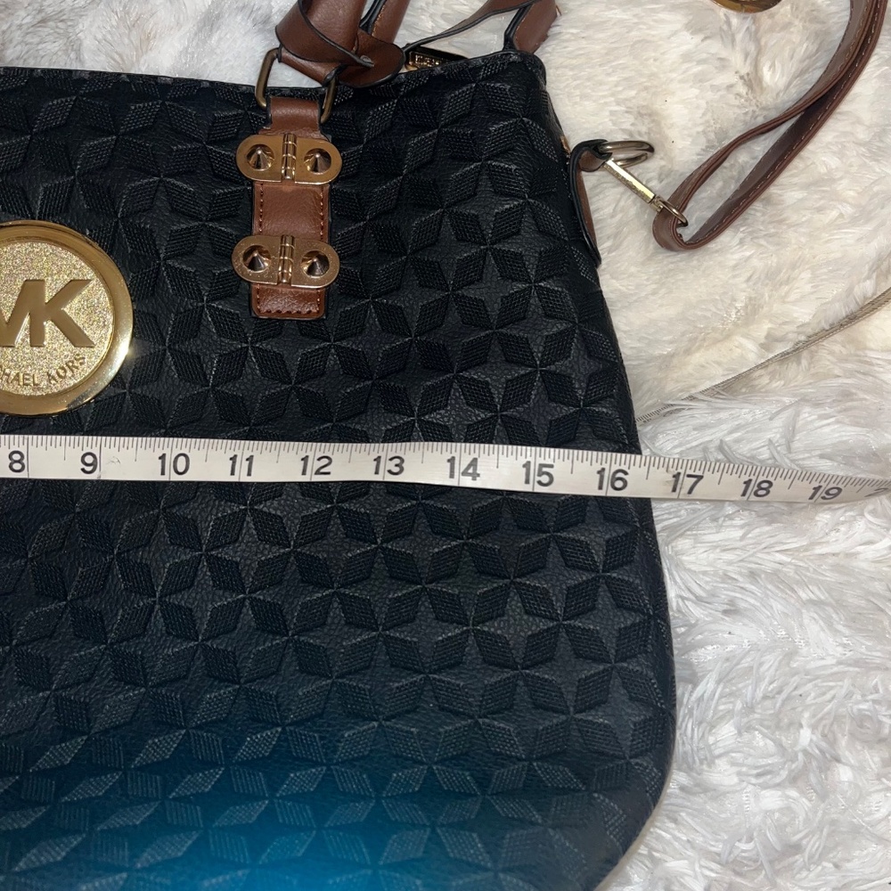 Michael Kors Jet Set Tote - Picture 8 of 12